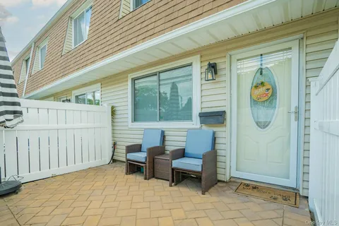 $429,000 | 219 Storm Drive, Holtsville, NY 11742