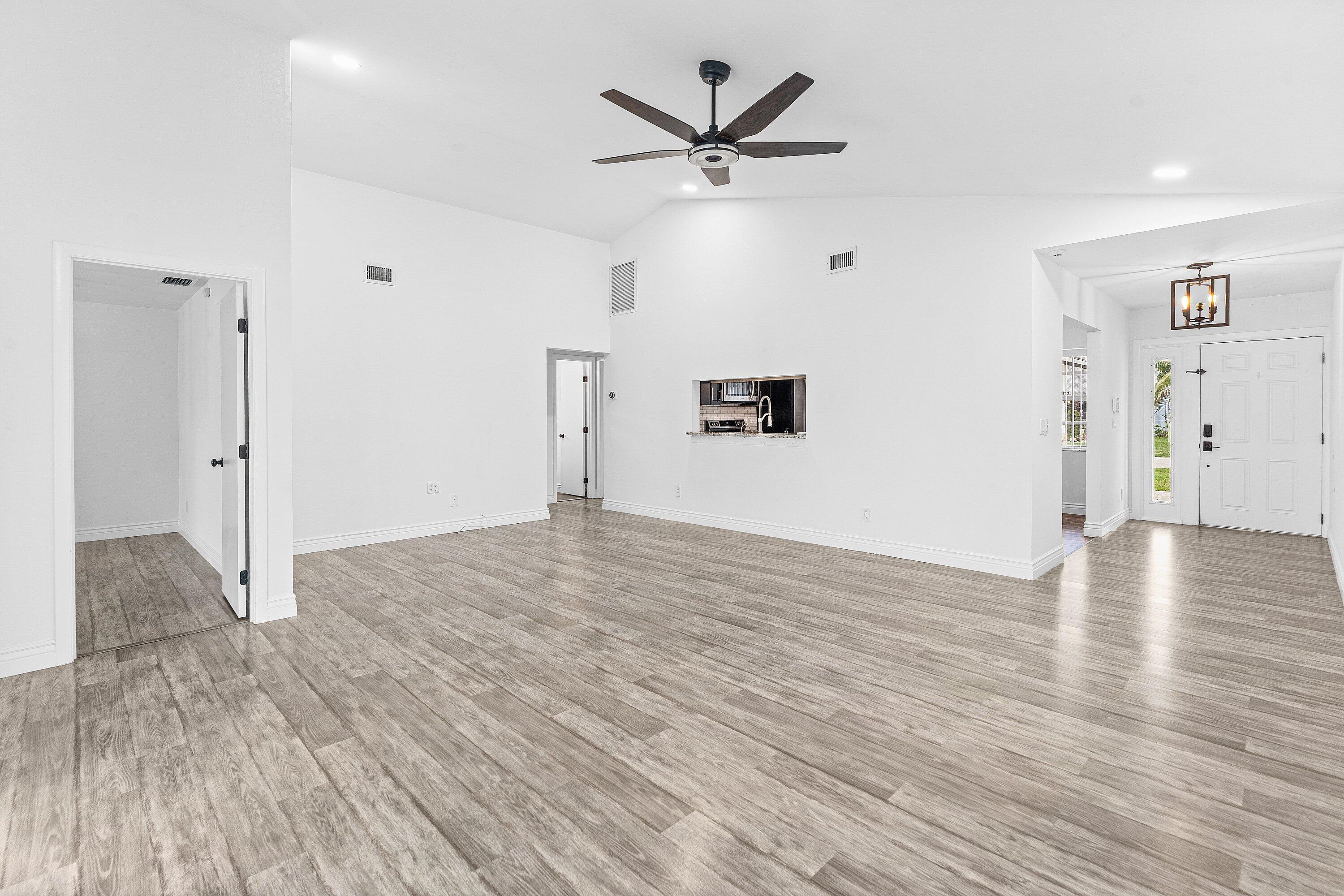 125 Raintree Trail Jupiter, FL 33458 - Photo 12 of 46 012-125RaintreeTrail-Jupiter-FL-33458-SM