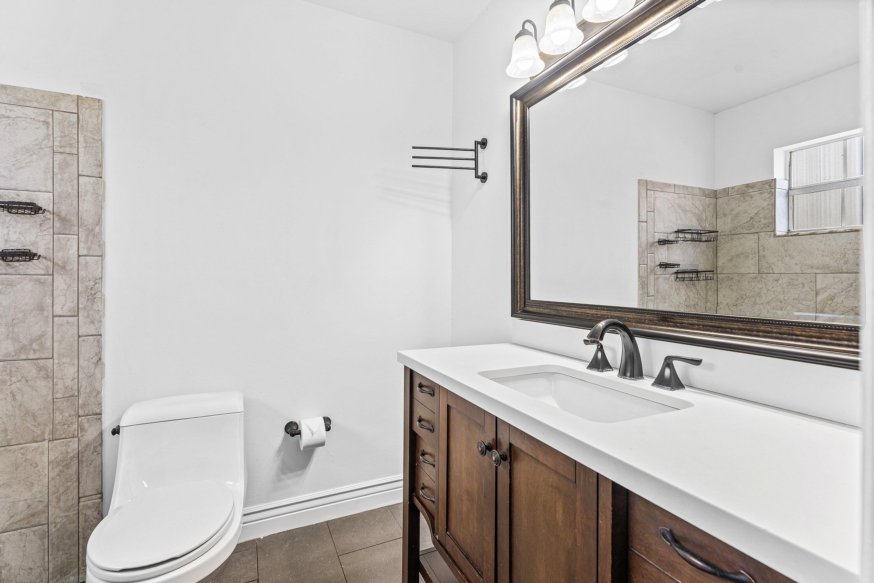 125 Raintree Trail Jupiter, FL 33458 - Photo 17 of 46 017-125RaintreeTrail-Jupiter-FL-33458-SM