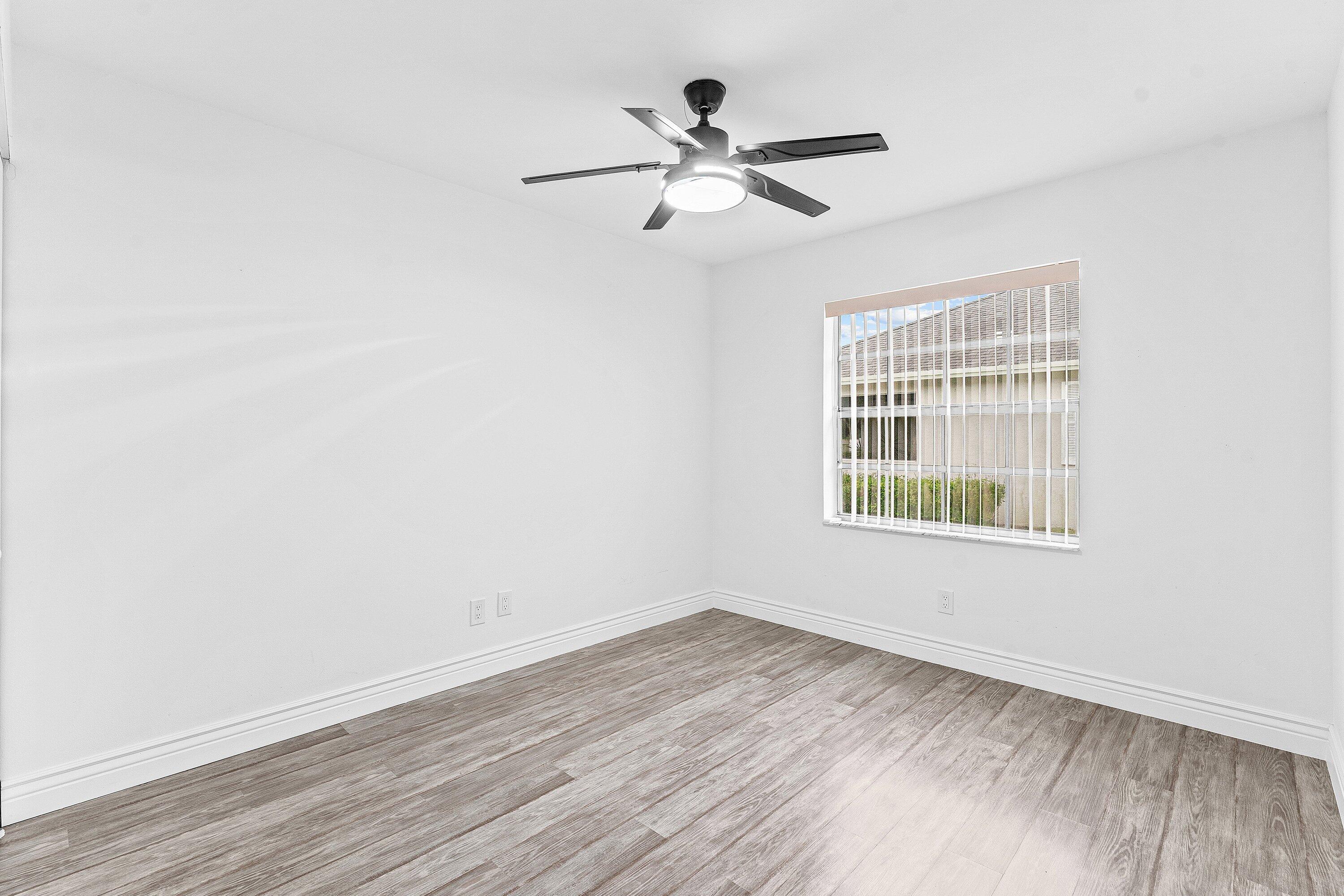 125 Raintree Trail Jupiter, FL 33458 - Photo 20 of 46 020-125RaintreeTrail-Jupiter-FL-33458-SM