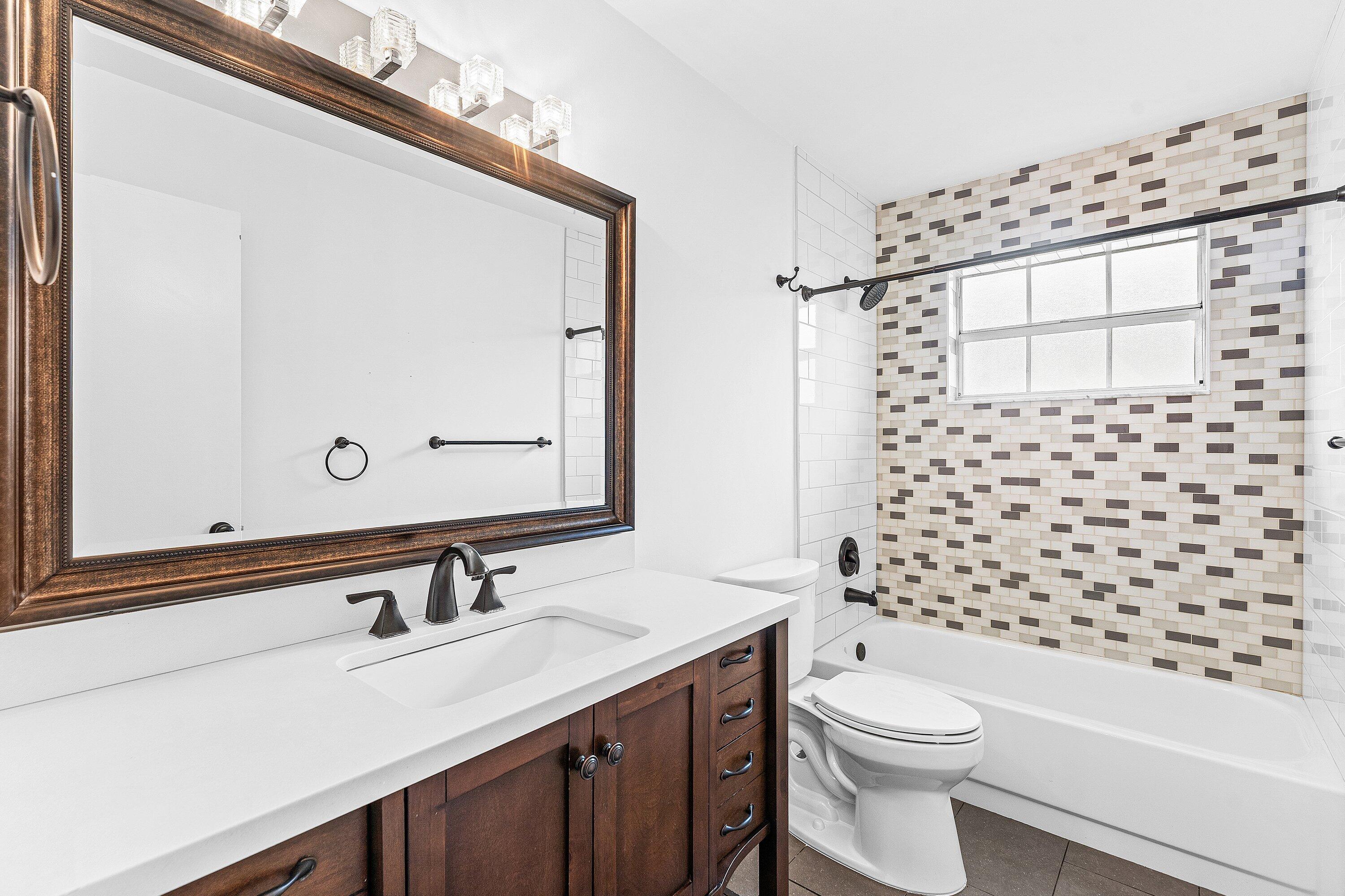 125 Raintree Trail Jupiter, FL 33458 - Photo 22 of 46 022-125RaintreeTrail-Jupiter-FL-33458-SM