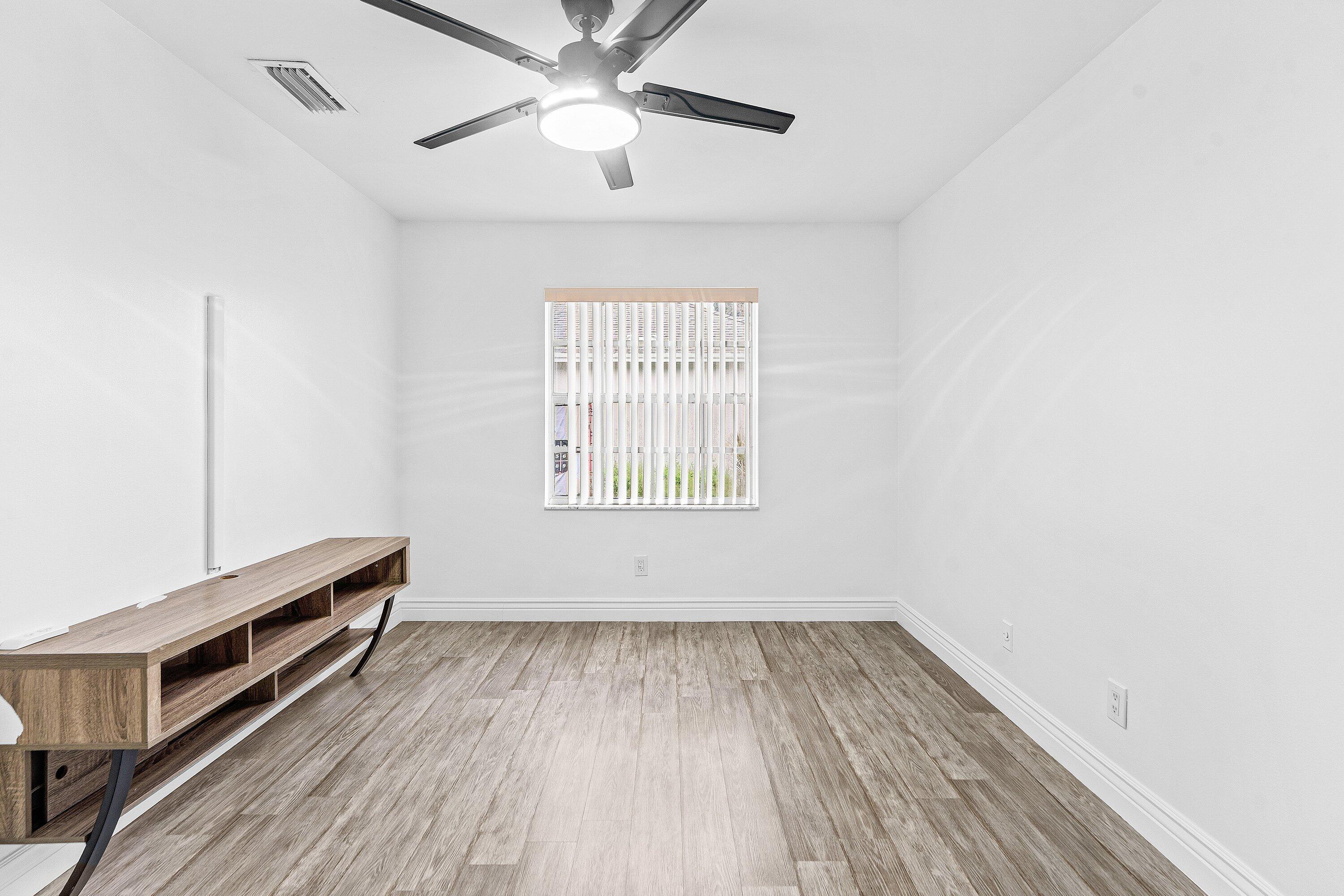 125 Raintree Trail Jupiter, FL 33458 - Photo 23 of 46 023-125RaintreeTrail-Jupiter-FL-33458-SM