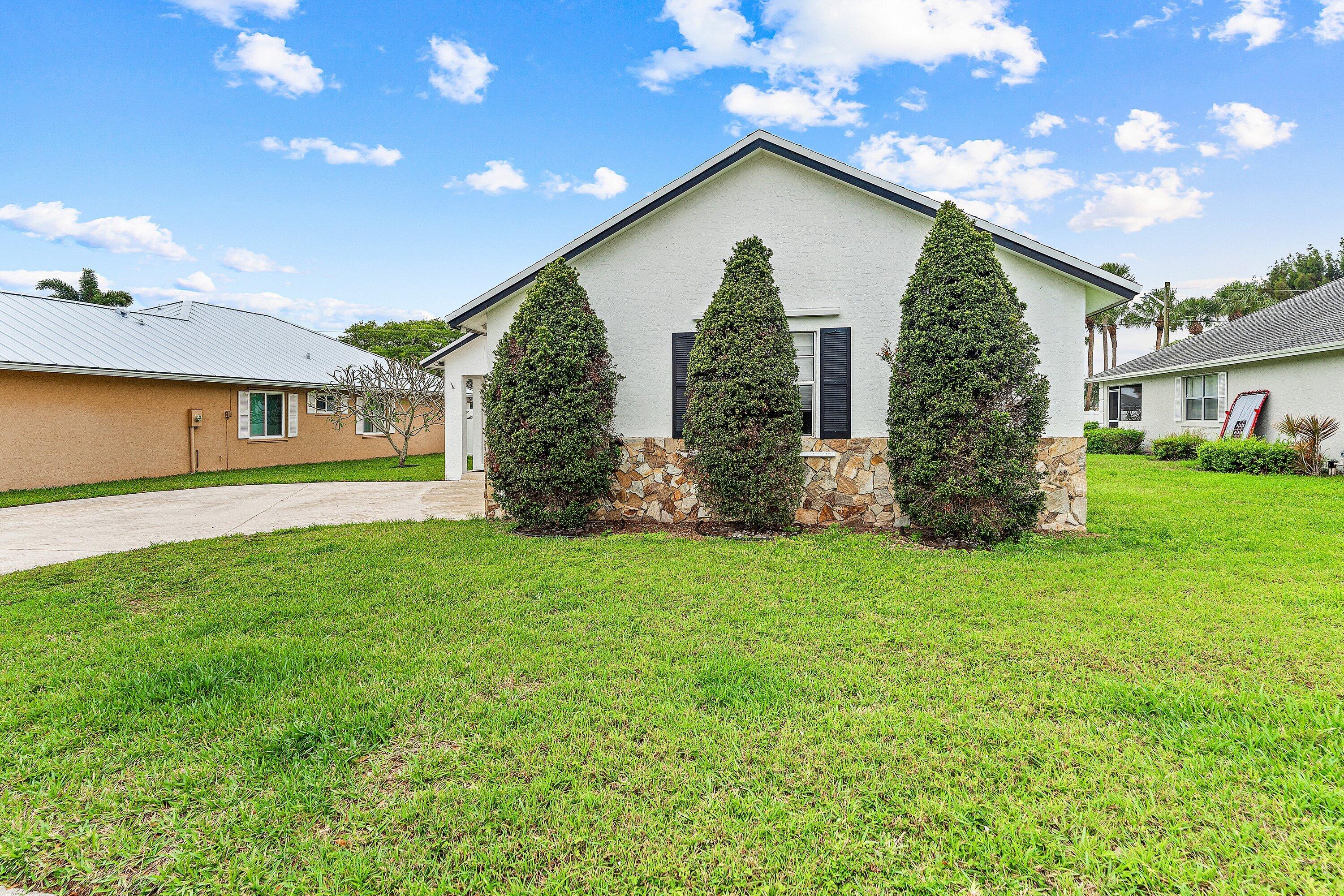 125 Raintree Trail Jupiter, FL 33458 - Photo 3 of 46 003-125RaintreeTrail-Jupiter-FL-33458-SM