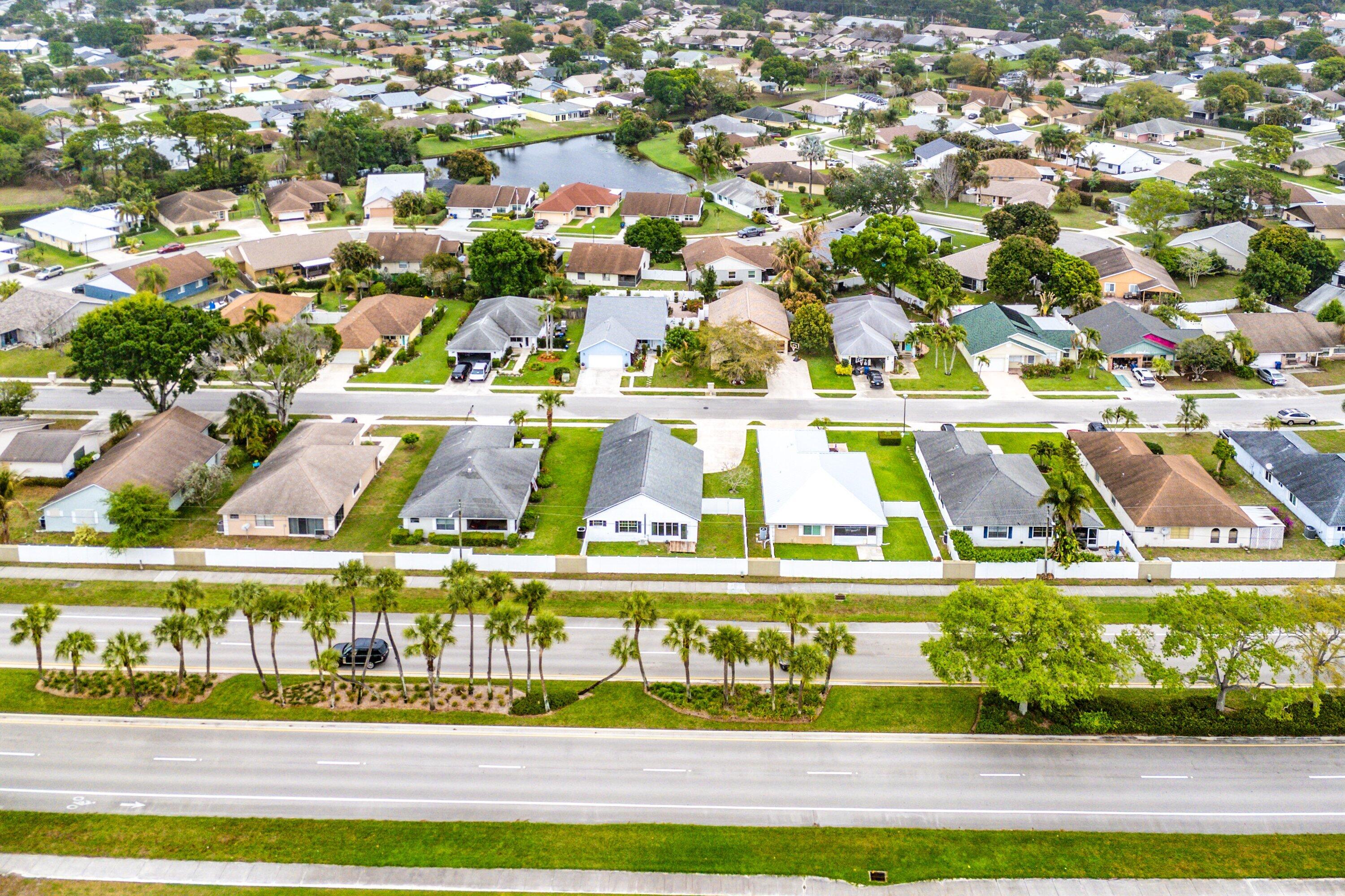 125 Raintree Trail Jupiter, FL 33458 - Photo 43 of 46 043-125RaintreeTrail-Jupiter-FL-33458-SM