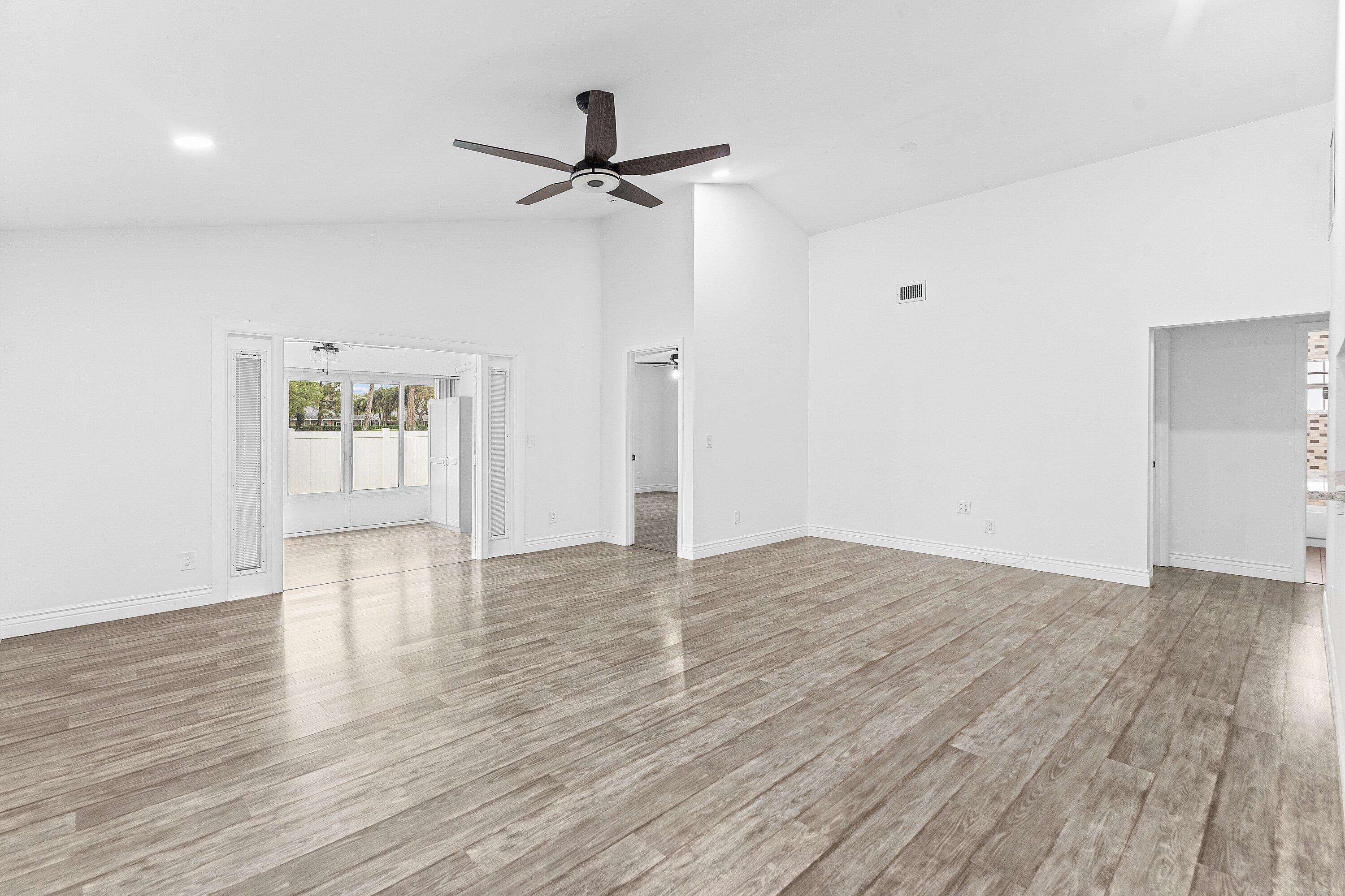 125 Raintree Trail Jupiter, FL 33458 - Photo 5 of 46 005-125RaintreeTrail-Jupiter-FL-33458-SM