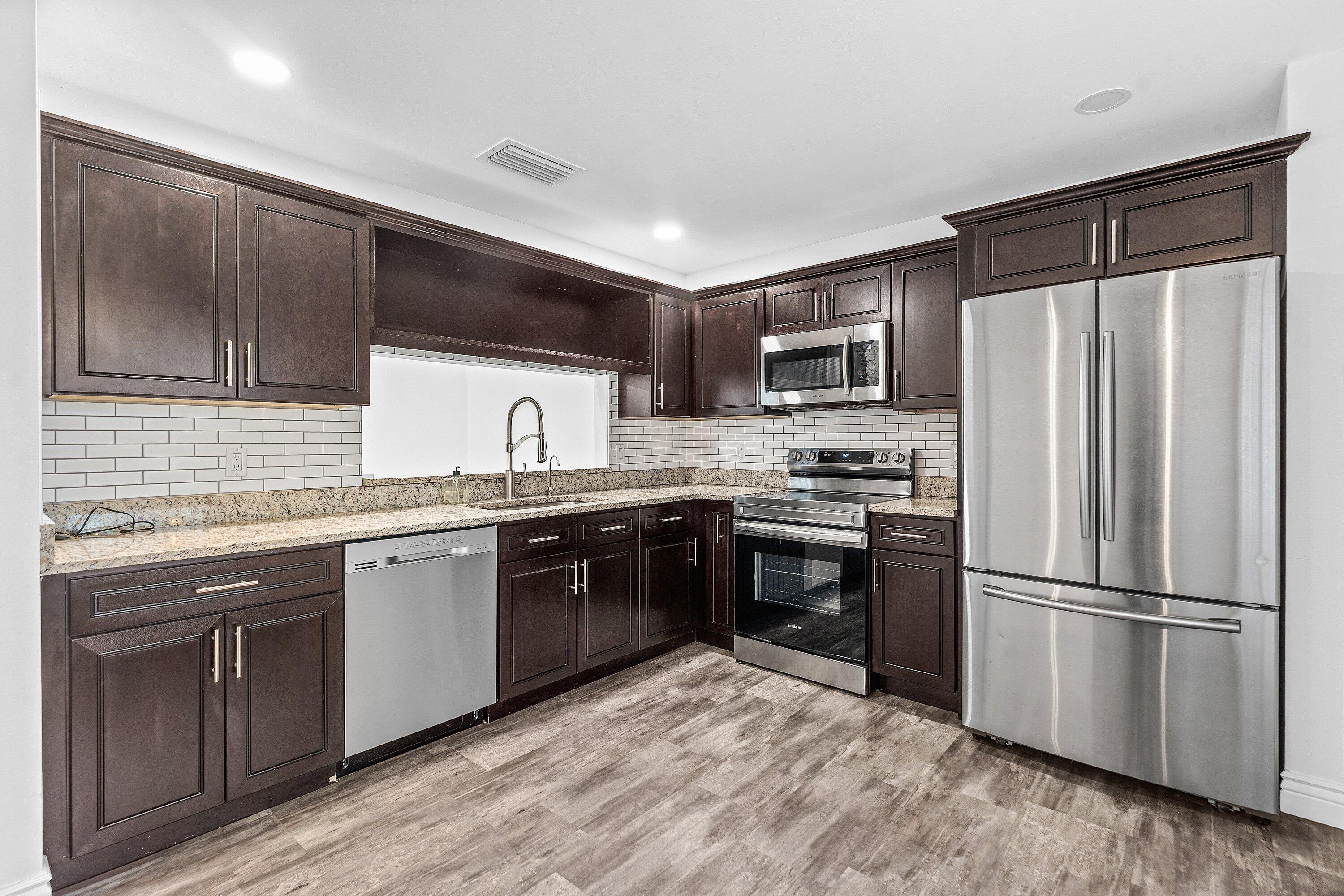 125 Raintree Trail Jupiter, FL 33458 - Photo 9 of 46 009-125RaintreeTrail-Jupiter-FL-33458-SM