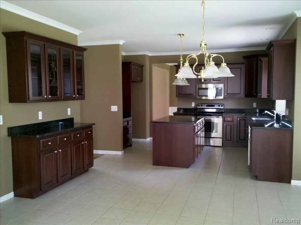 1369 Ross Lane Rochester, MI 48306 - Photo 2 of 14 2011-07-23_10-22-47_379