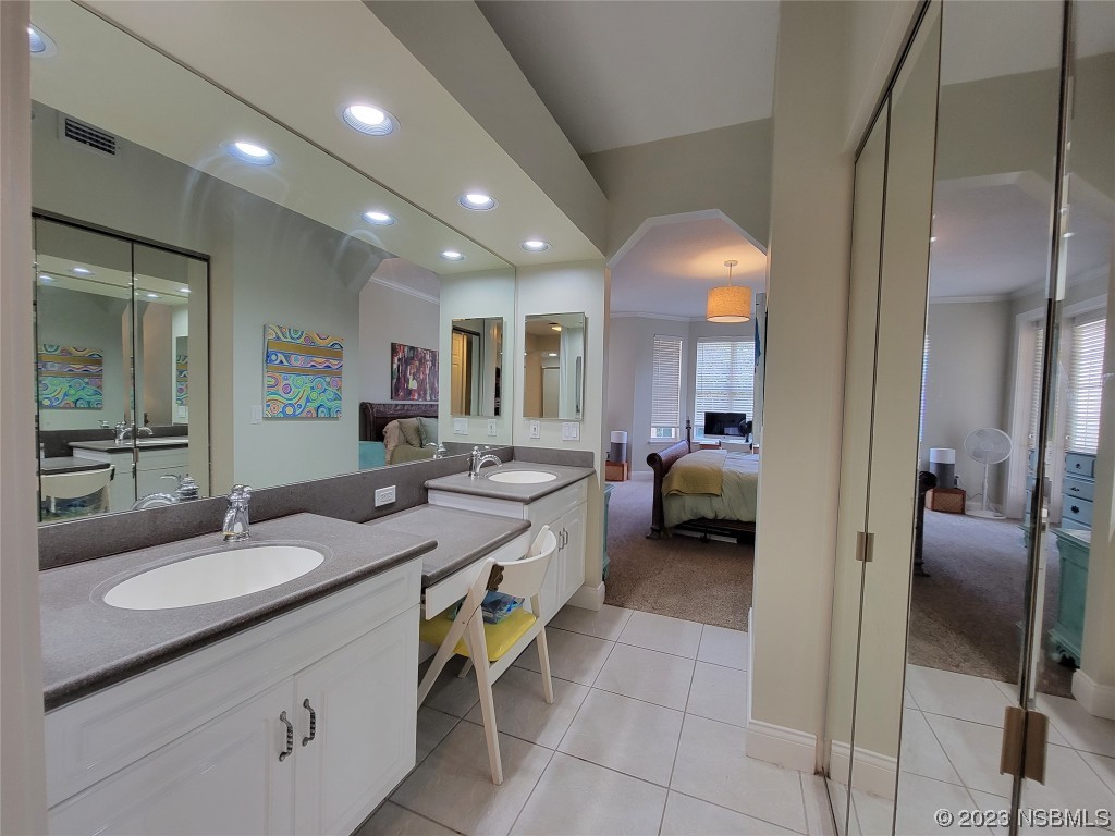 4623 Rivers Edge Village Lane, Unit 6204 Ponce Inlet, FL 32127 - Photo 13 of 62 a en suite bathroom with a double vanity sink and a mirror