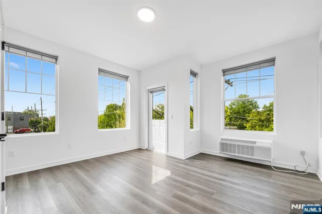 $3,300 | 315 Railroad Avenue, Unit 204, East Rutherford, NJ 07073