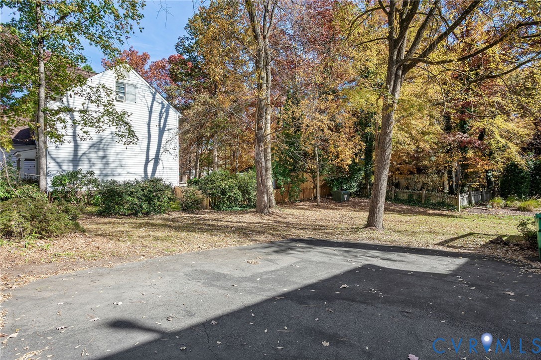1608 Fairfield Green Road Henrico, VA 23238 - Photo 33 of 35 a view of a yard with trees