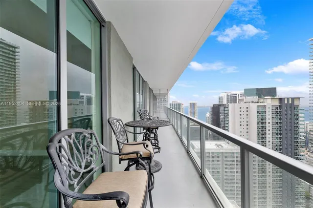 $3,500 | 79 Southwest 12th Street, Unit 4004S, Miami, FL 33130