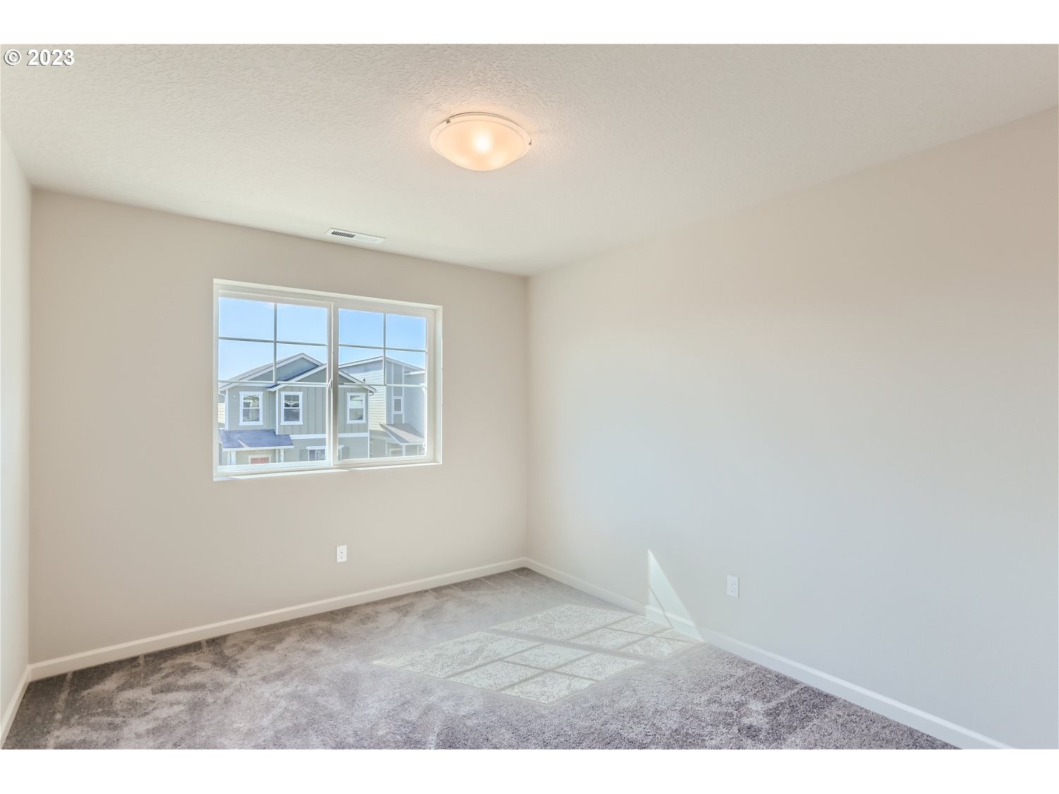 2772 Northeast Hill Road McMinnville, OR 97128 - Photo 16 of 26 an empty room with windows