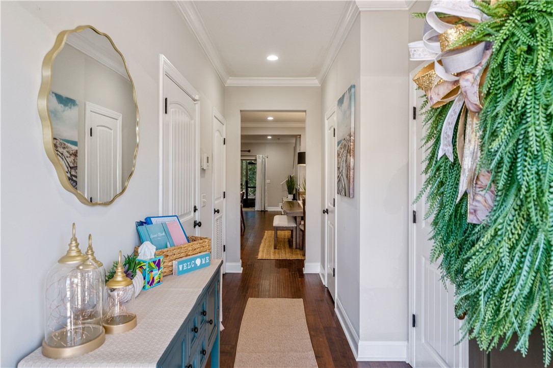 1108 Reserve Lane St. Simons Island, GA 31522 - Photo 2 of 30 Foyer with Guest Bath
