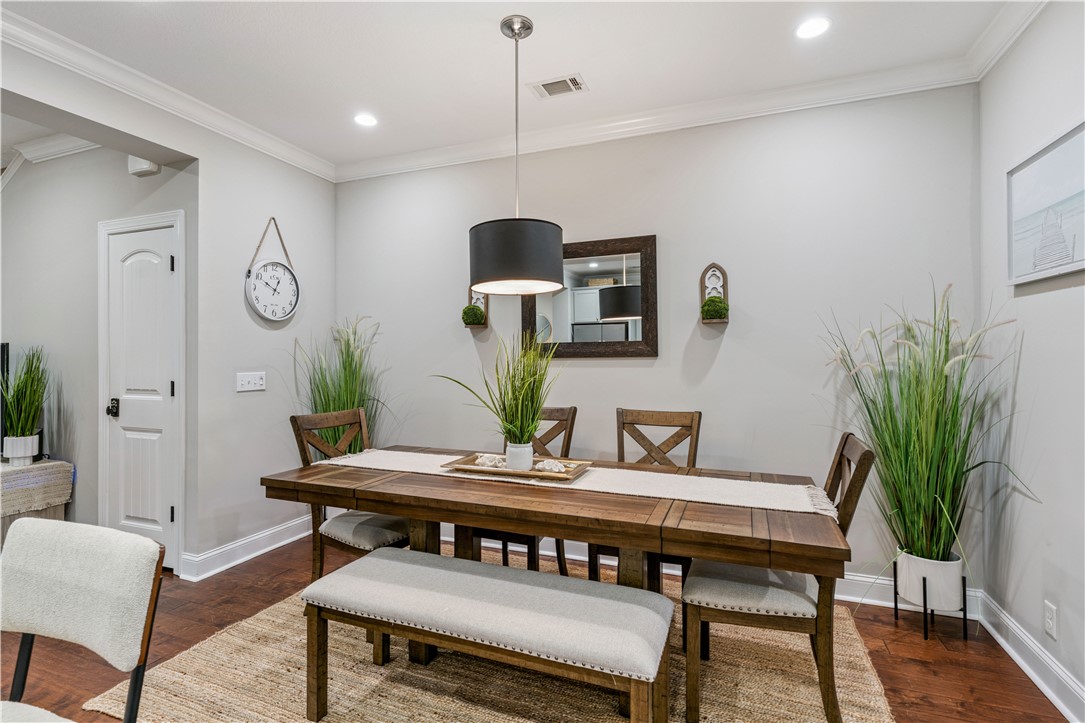 1108 Reserve Lane St. Simons Island, GA 31522 - Photo 5 of 30 Dining Room seating for six