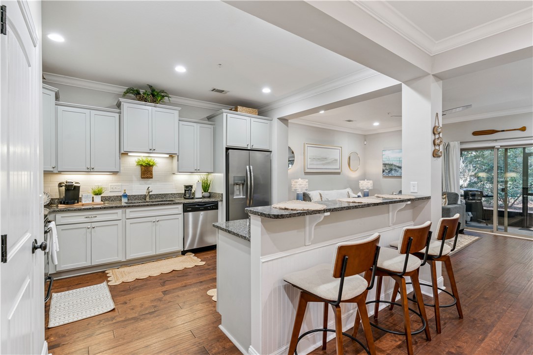 1108 Reserve Lane St. Simons Island, GA 31522 - Photo 6 of 30 Breakfast Bar