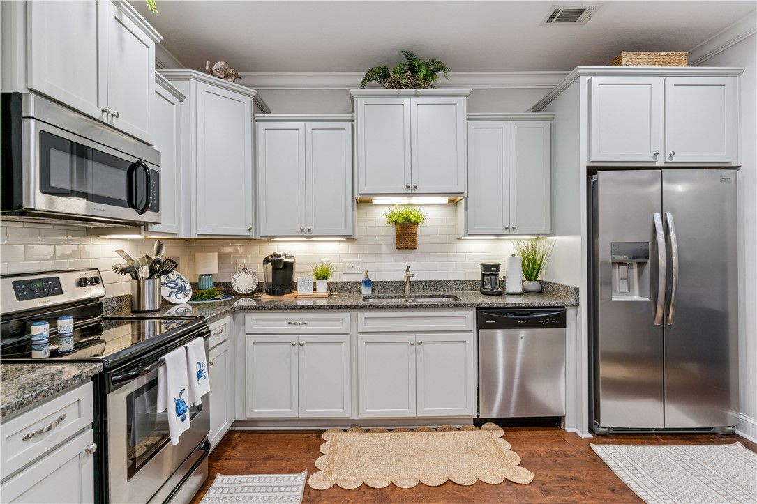 1108 Reserve Lane St. Simons Island, GA 31522 - Photo 7 of 30 Custom Kitchen