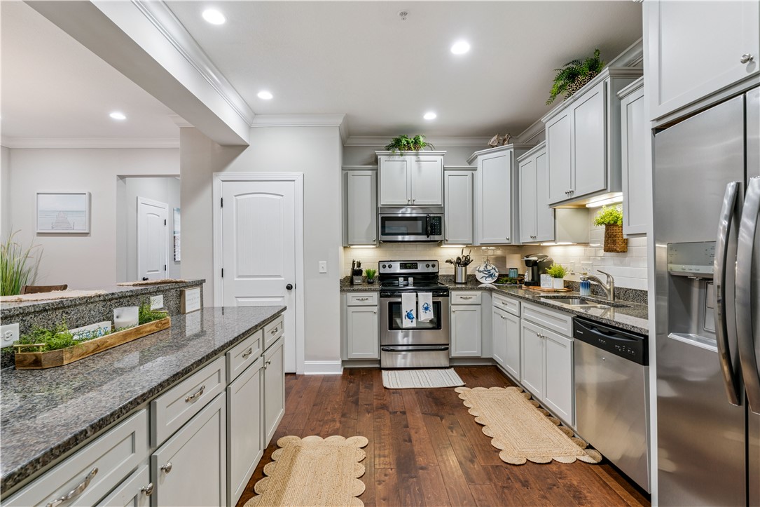 1108 Reserve Lane St. Simons Island, GA 31522 - Photo 9 of 30 Stainless steel appliances/granite counter tops