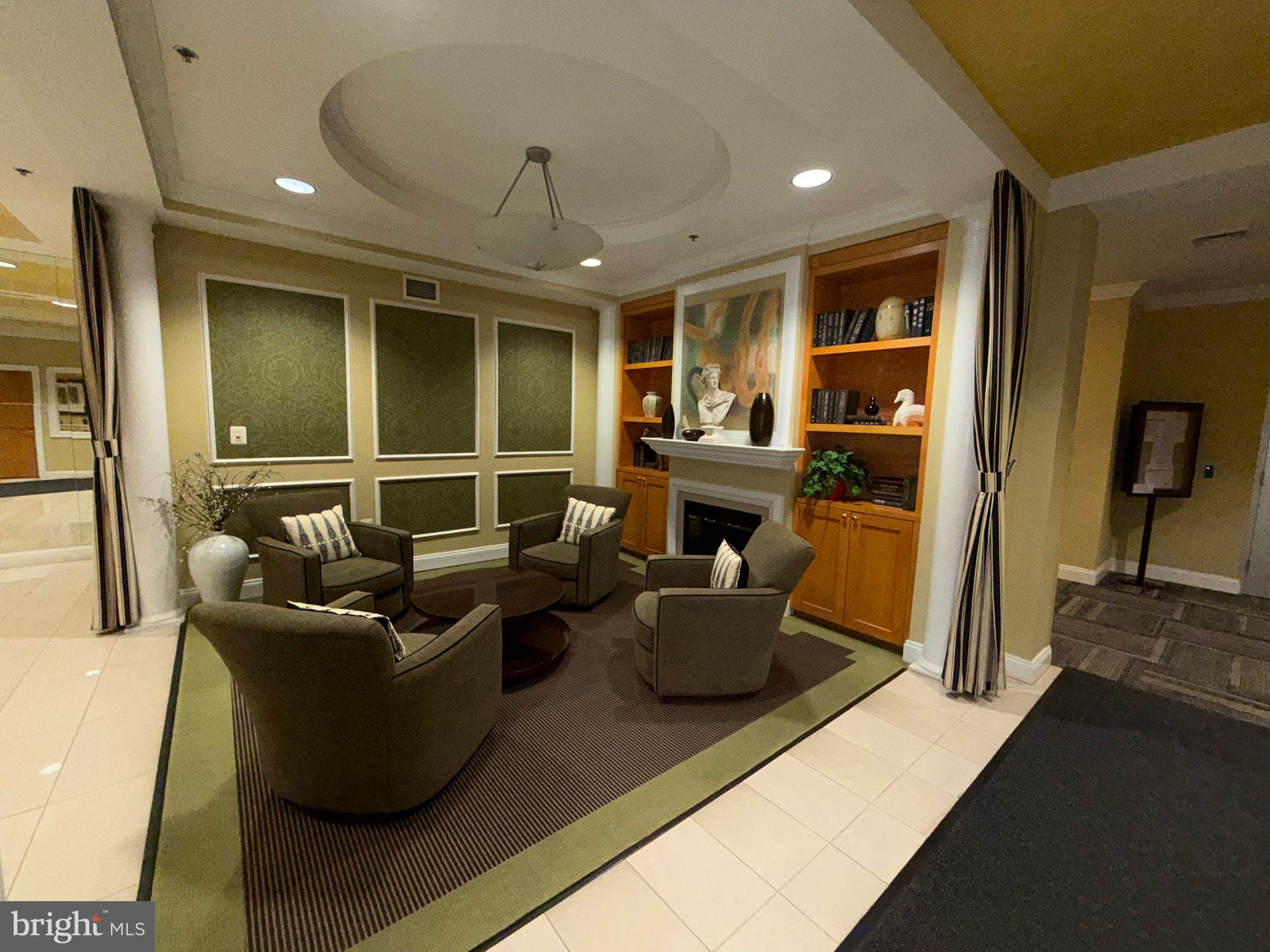 485 Harbor Side Street Woodbridge, VA 22191 - Photo 22 of 28 a living room with furniture and a large window