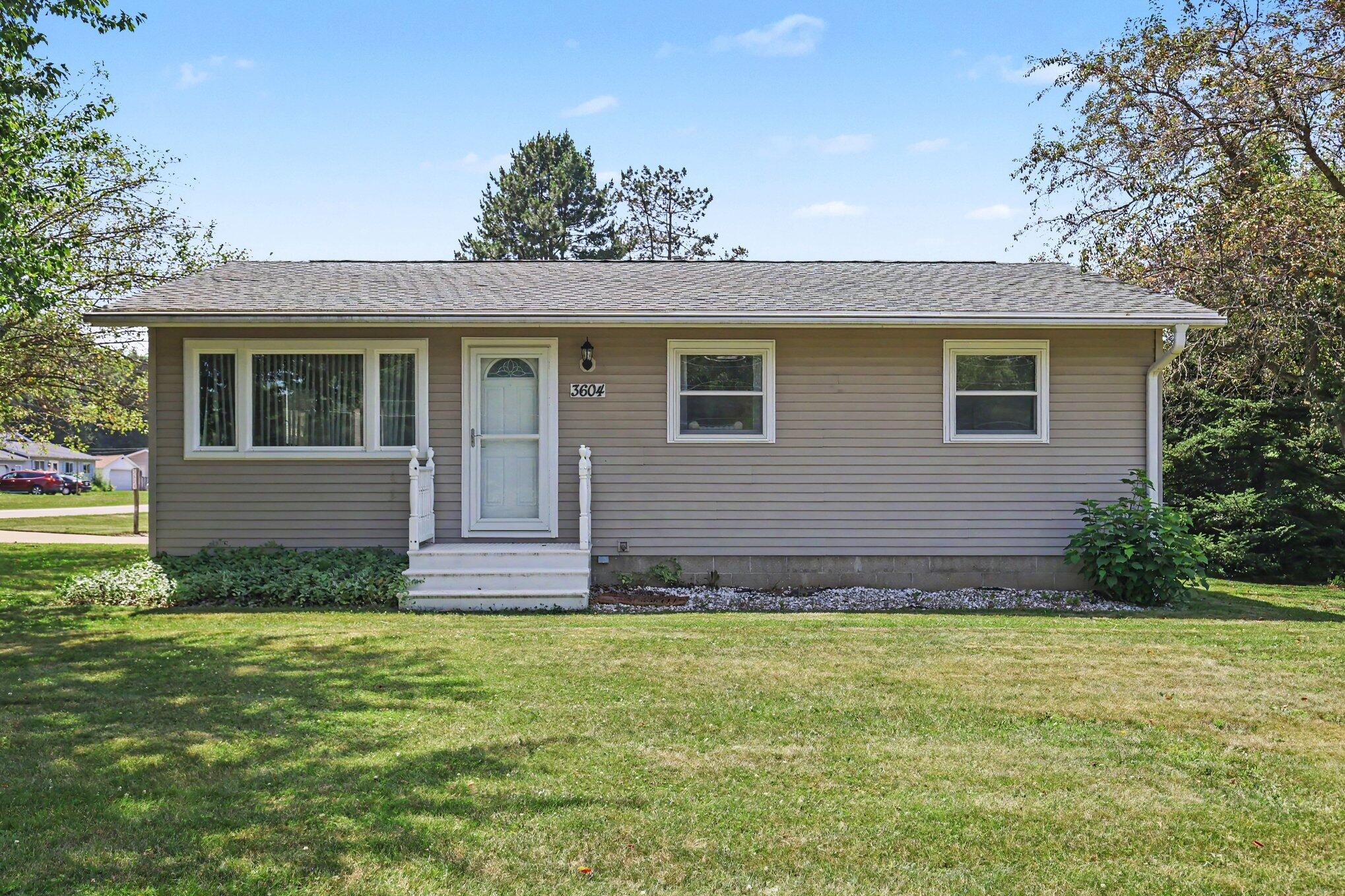 3604 Clinton Way Jackson, MI 49201 - Photo 4 of 30 021_file_6553