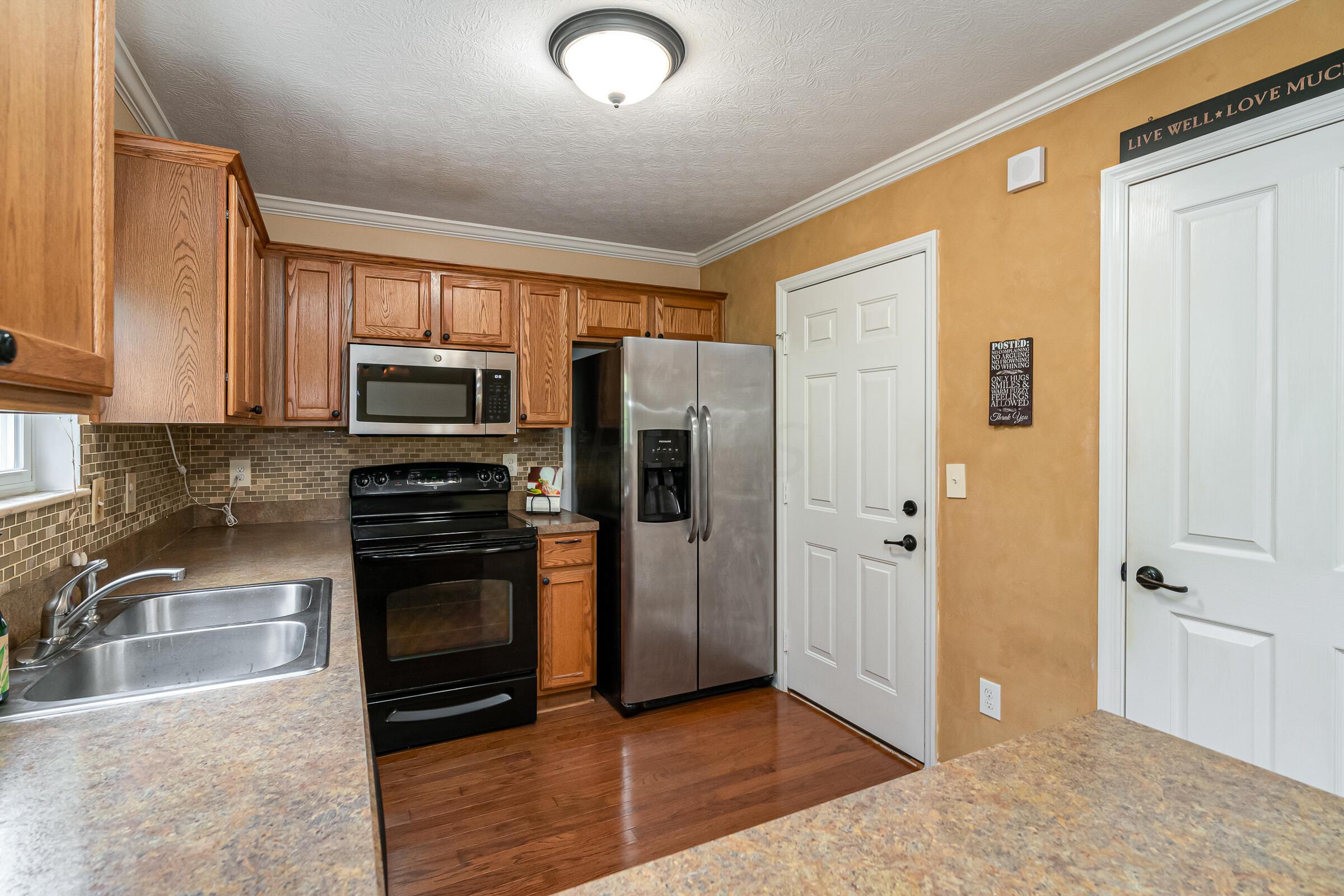 8317 Bruntsfield Road Columbus, OH 43235 - Photo 6 of 29 8317 Bruntsfield Rd-15