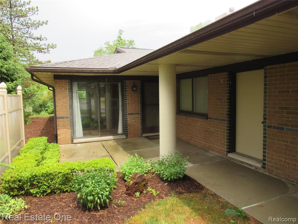 988 Wexford Way, Unit 32 Rochester Hills, MI 48307 - Photo 3 of 24