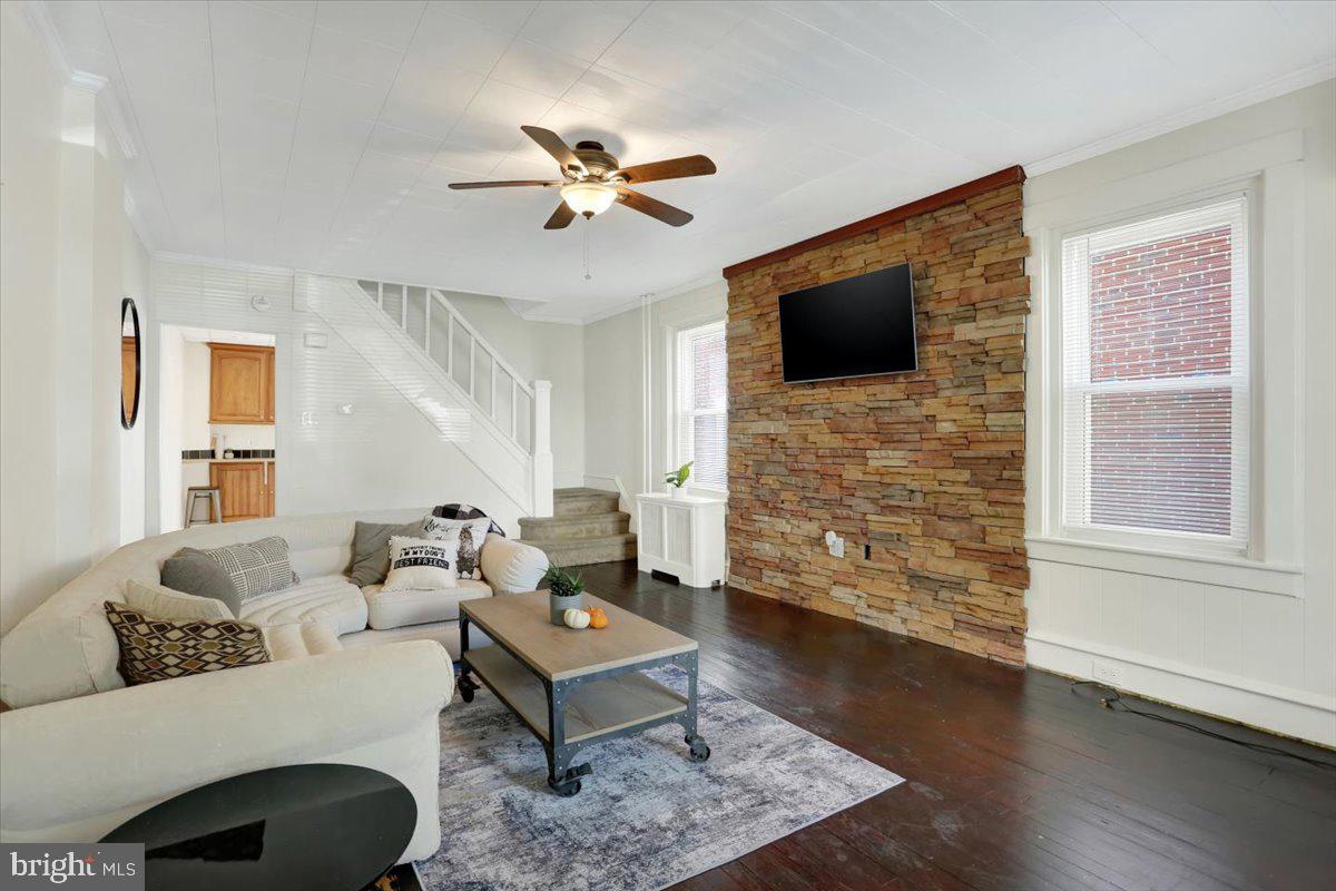 2028 Spring Street Reading, PA 19609 - Photo 5 of 31 Living Room