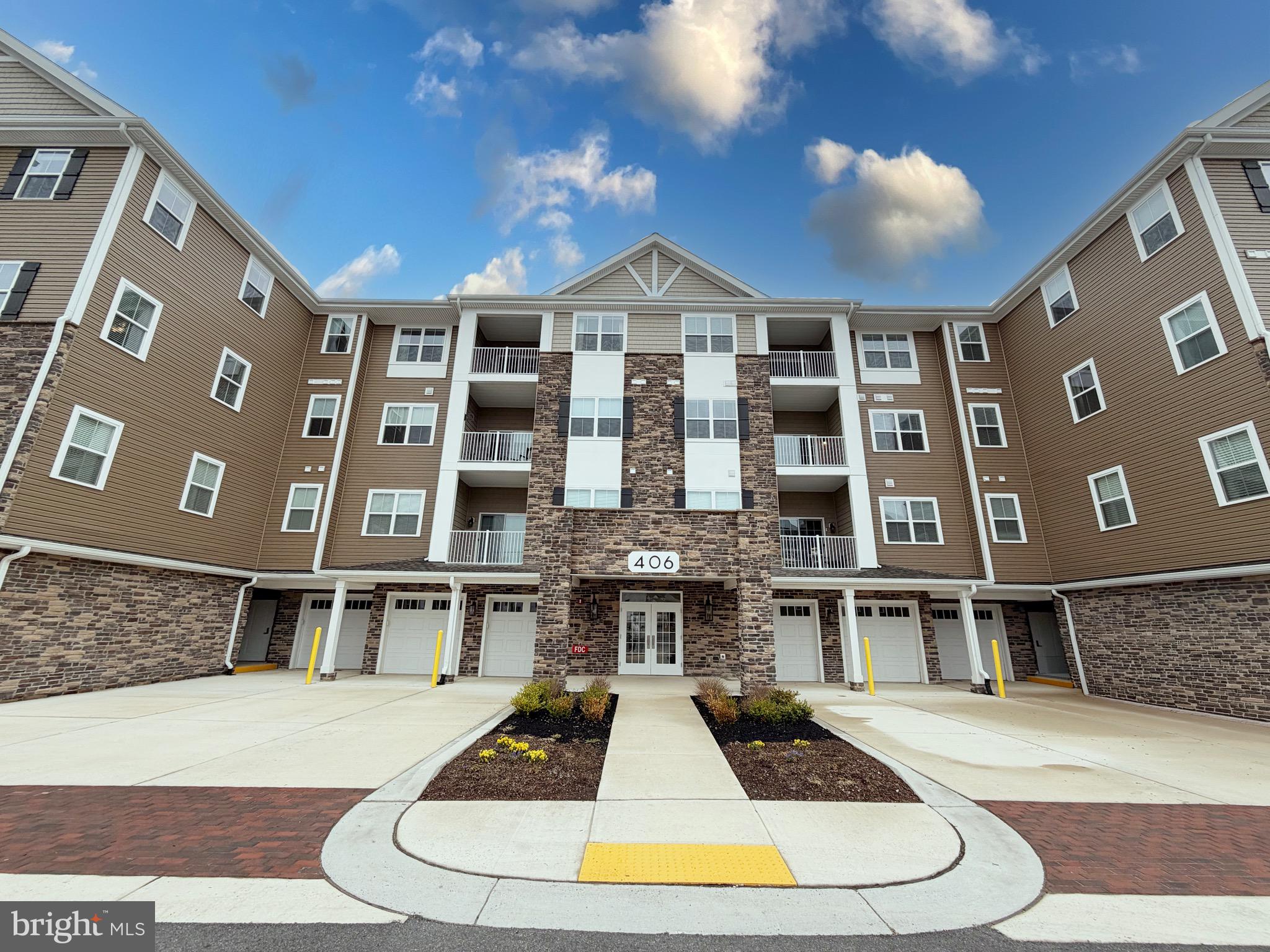 PENTHOUSE UNIT - PRO PHOTOS COMING SOON!