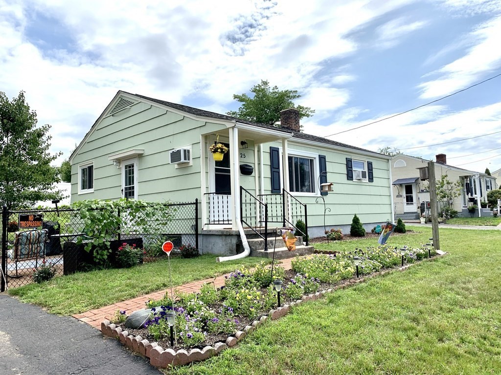 25 Loretta Street Springfield, MA 01118 - Photo 1 of 31