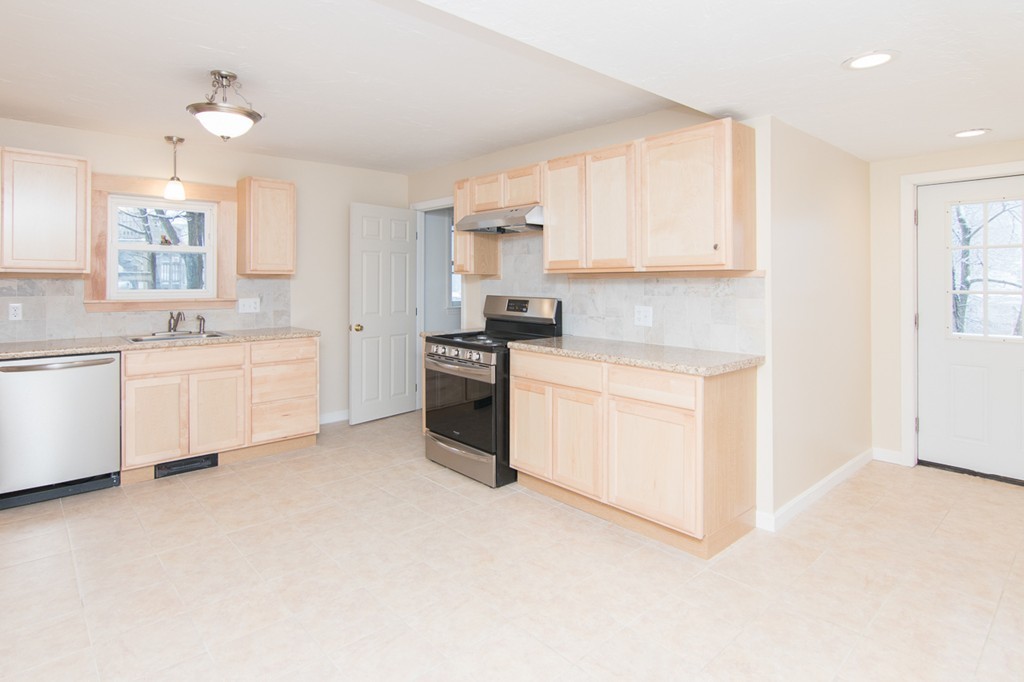 40 Chestnut Street Milford, MA 01757 - Photo 3 of 28