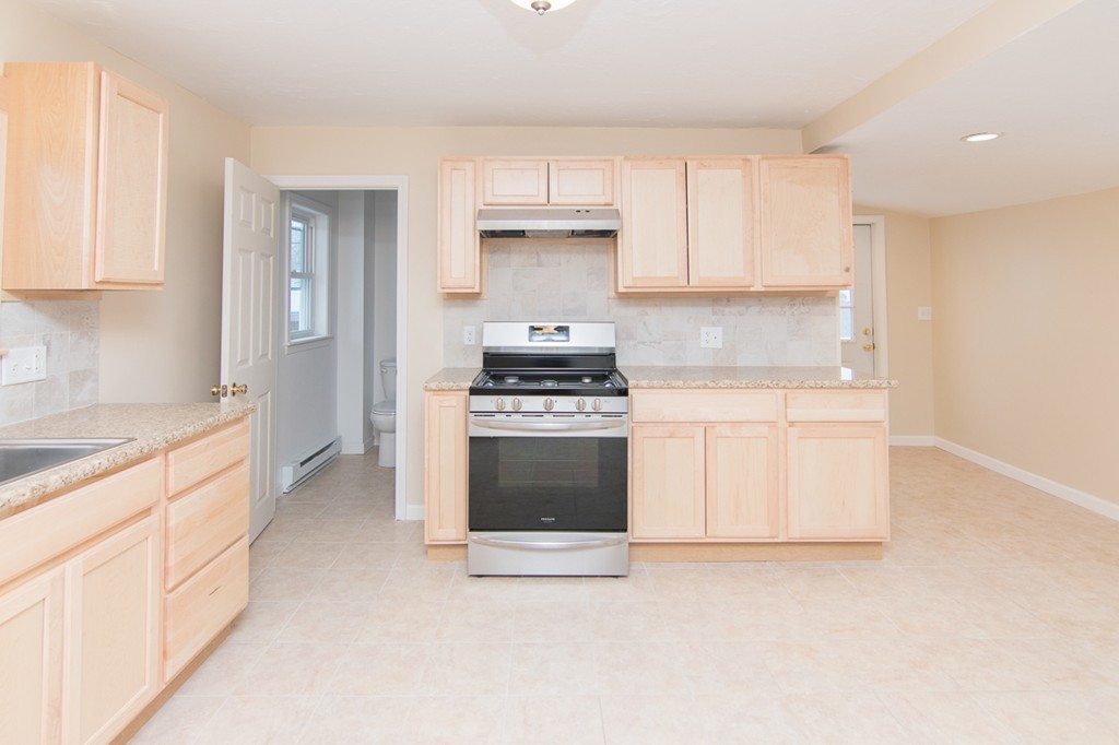 40 Chestnut Street Milford, MA 01757 - Photo 4 of 28
