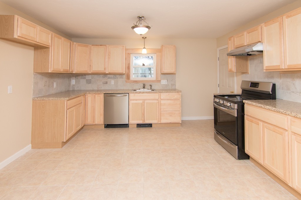 40 Chestnut Street Milford, MA 01757 - Photo 6 of 28