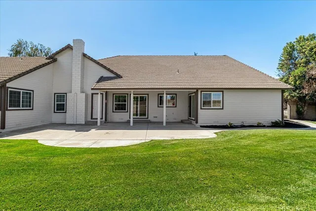 a view of a back yard of the house