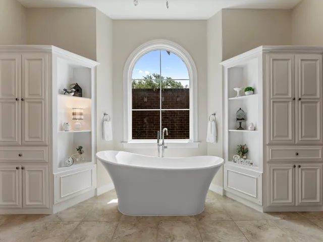 $1,100,000 | 2976 County Road 218, Bay City, TX 77414