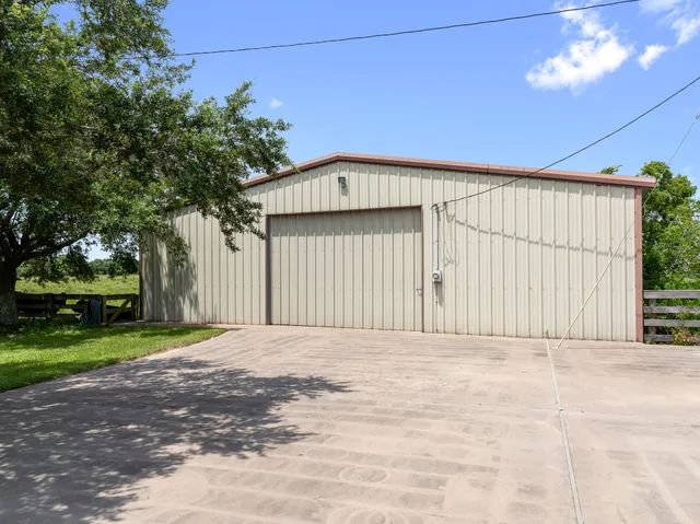 $1,100,000 | 2976 County Road 218, Bay City, TX 77414