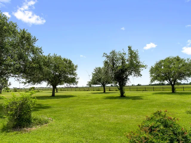 $1,100,000 | 2976 County Road 218, Bay City, TX 77414