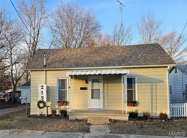 $120,000 | 215 West Palmer Street, Litchfield, IL 62056