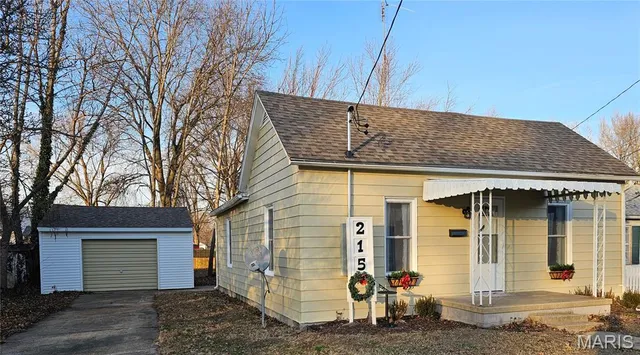 $120,000 | 215 West Palmer Street, Litchfield, IL 62056
