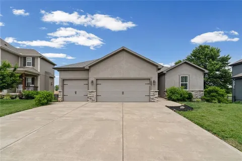 $445,000 | 605 Southeast Colonial Drive, Blue Springs, MO 64014