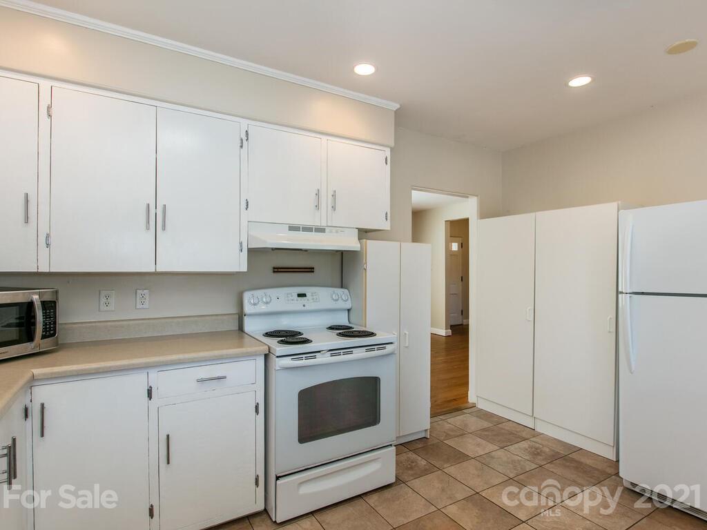137 Arthur Road Asheville, NC 28806 - Photo 11 of 38 Gallery Image 11