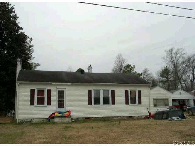216 North Pinecrest Road Wakefield, VA 23888 - Photo 1 of 1 Exterior Front