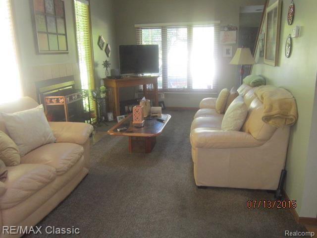 645 South Crooks Road, Unit 4 Clawson, MI 48017 - Photo 4 of 6 Newer carpet!