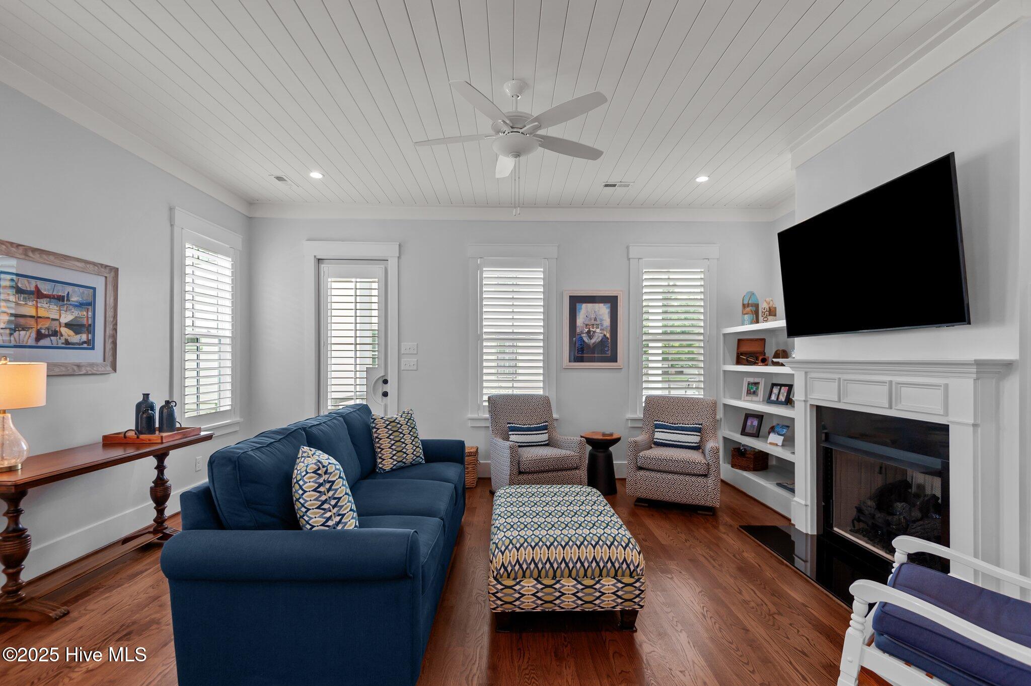 200 South Academy Street Washington, NC 27889 - Photo 18 of 49 Living room