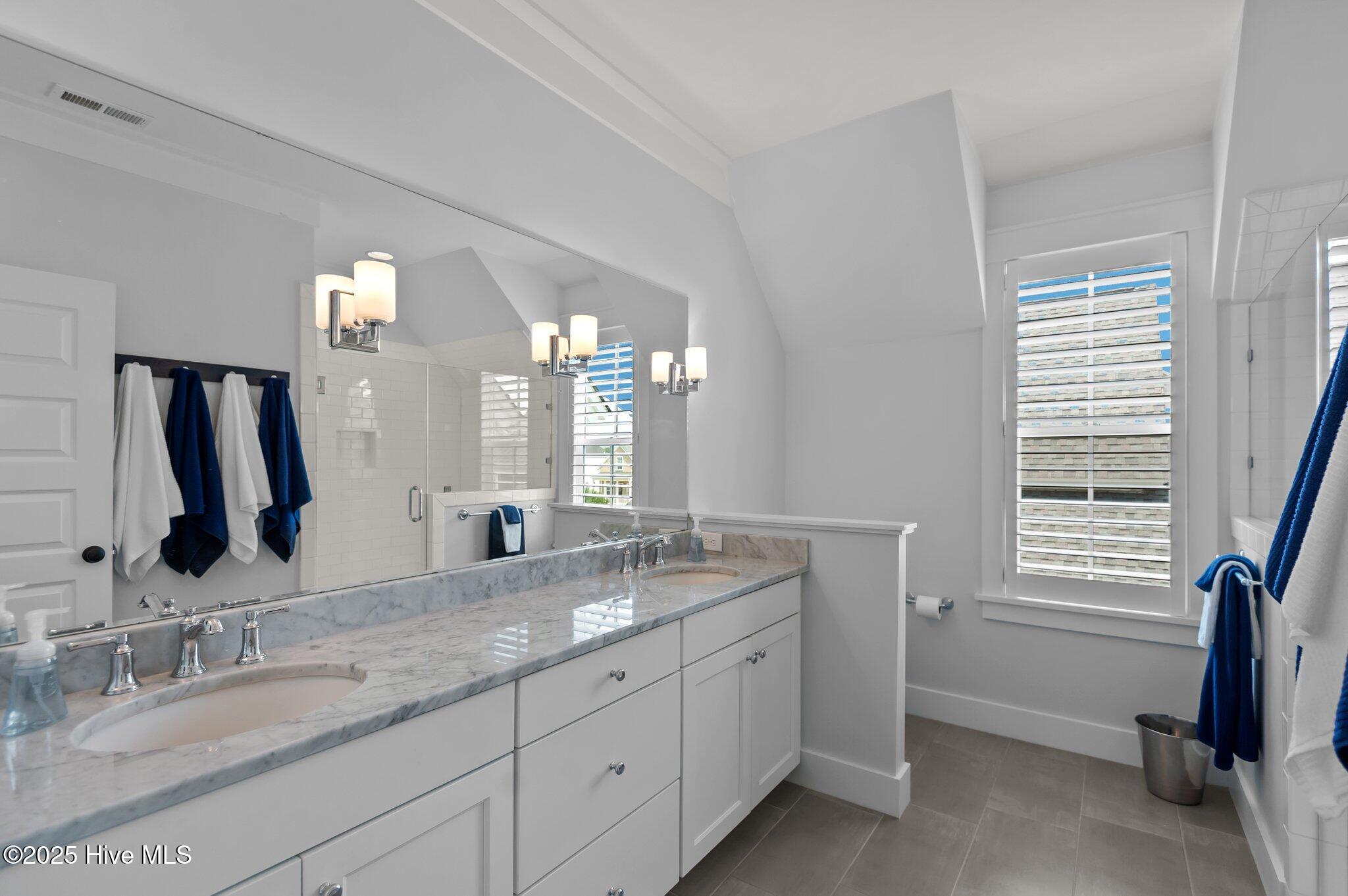 200 South Academy Street Washington, NC 27889 - Photo 27 of 49 En-suite bath