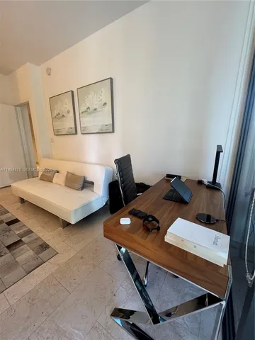 $5,250 | 88 Southwest 7th Street, Unit 805, Miami, FL 33130