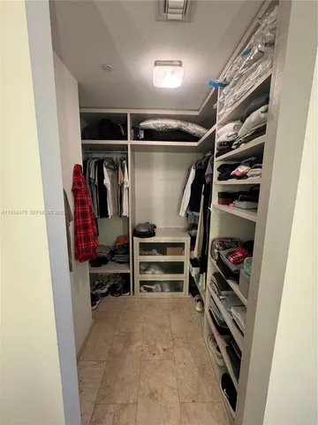 $5,250 | 88 Southwest 7th Street, Unit 805, Miami, FL 33130