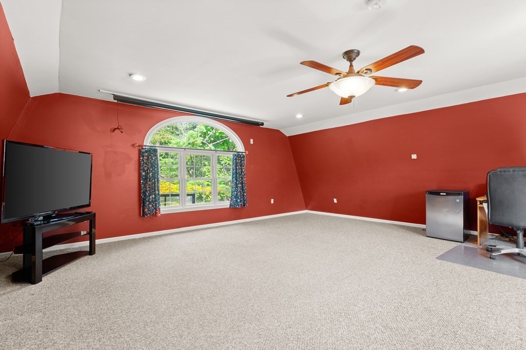 179 Baldwin Road Billerica, MA 01821 - Photo 21 of 38 a view of a livingroom with a workspace