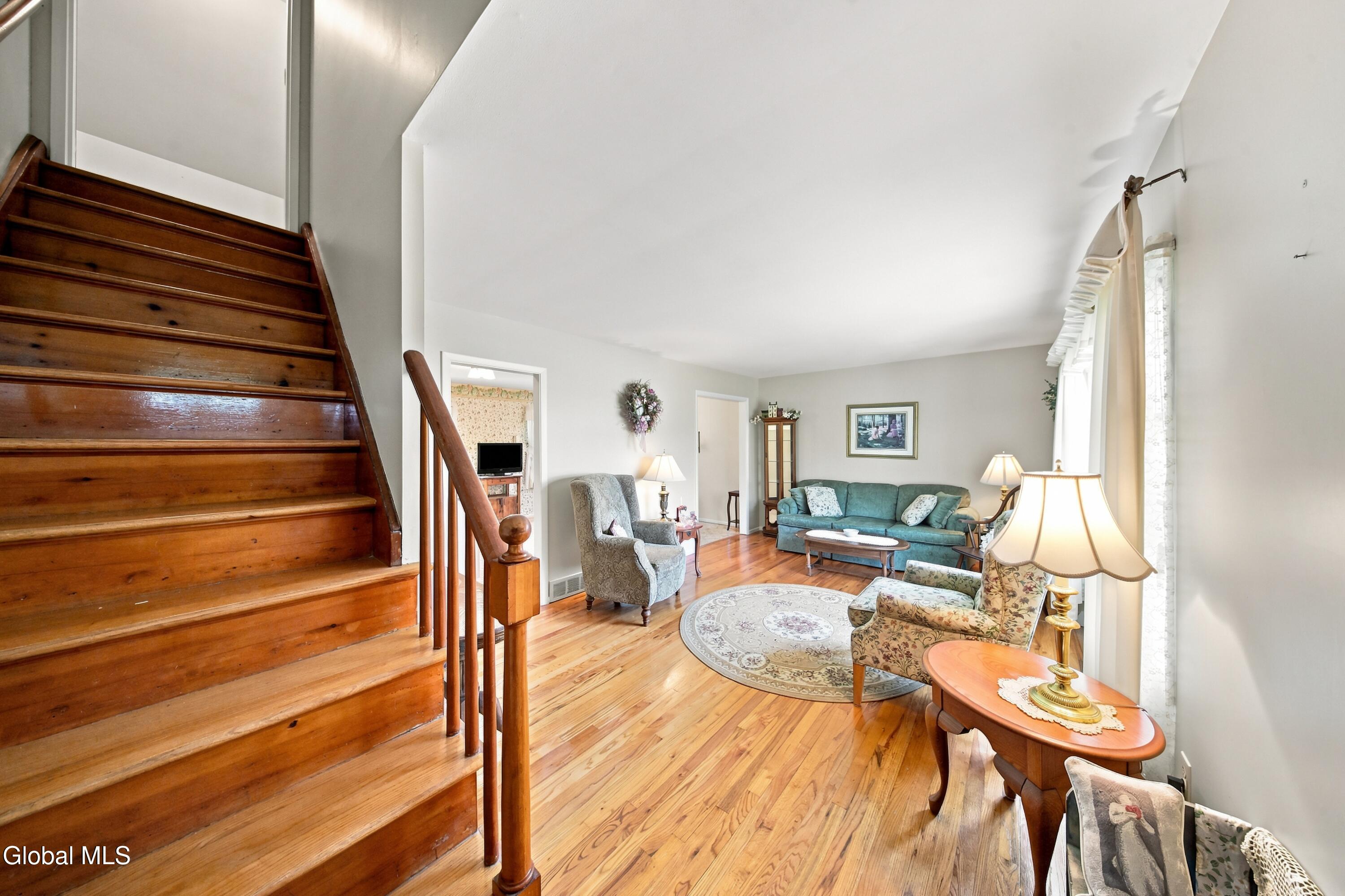 2 O'neil Street Troy, NY 12180 - Photo 3 of 34 3