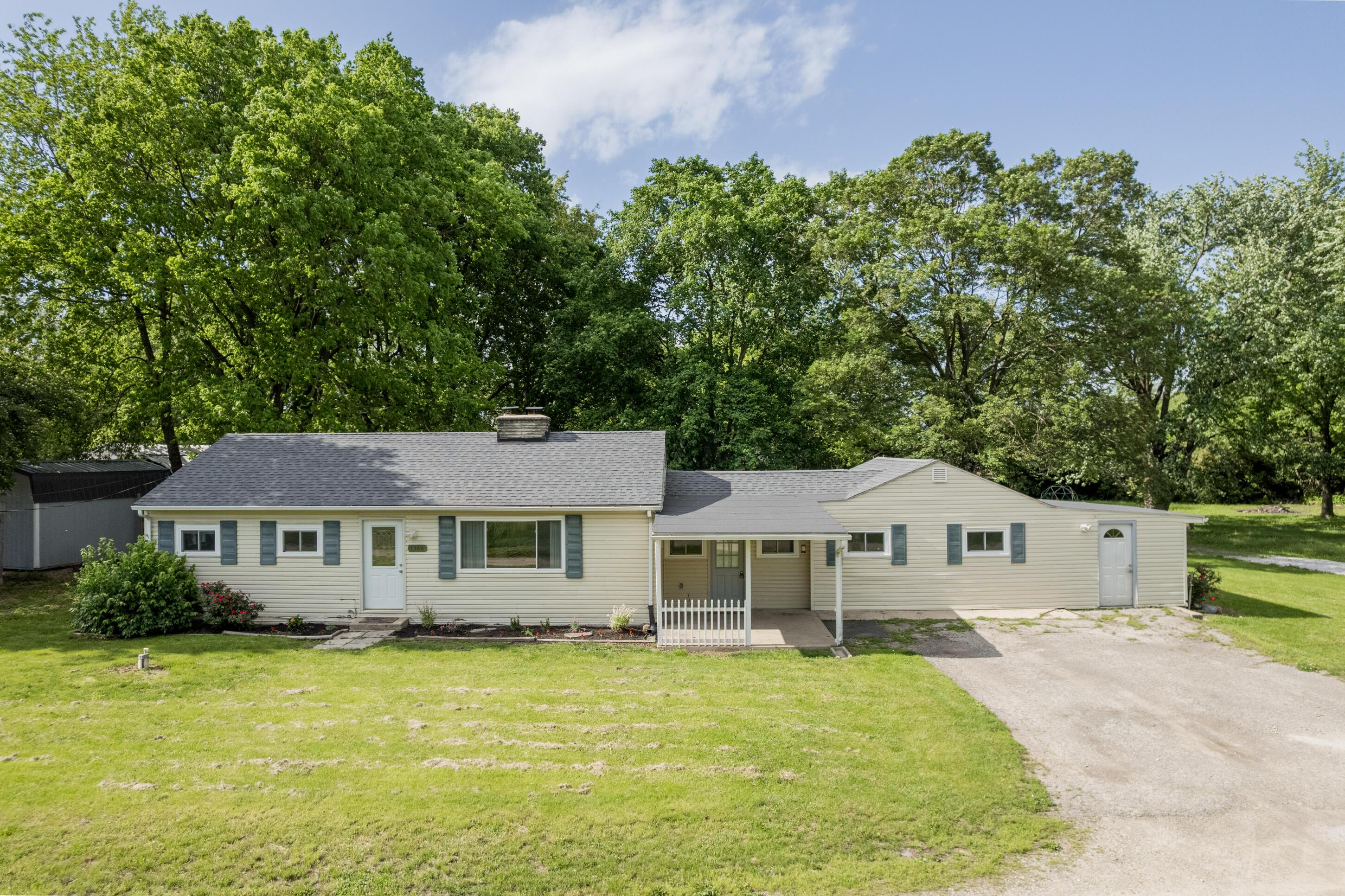1366 Dyer Road Grove City, OH 43123 - Photo 3 of 49 0516 1366 Dyer rd-27