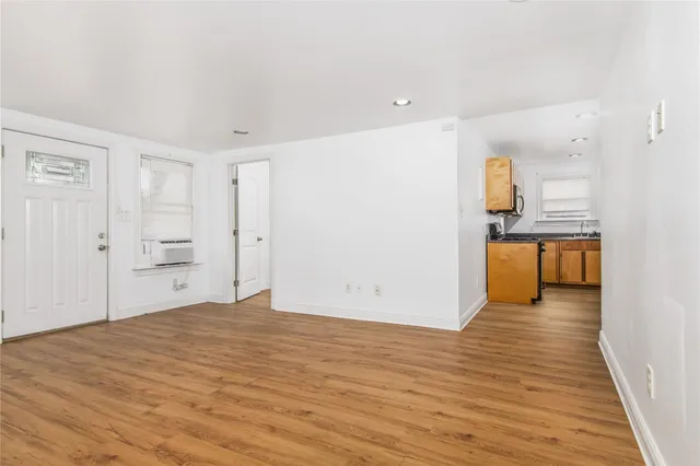 $1,250 | 1614 Ursuline Street, Galveston, TX 77550