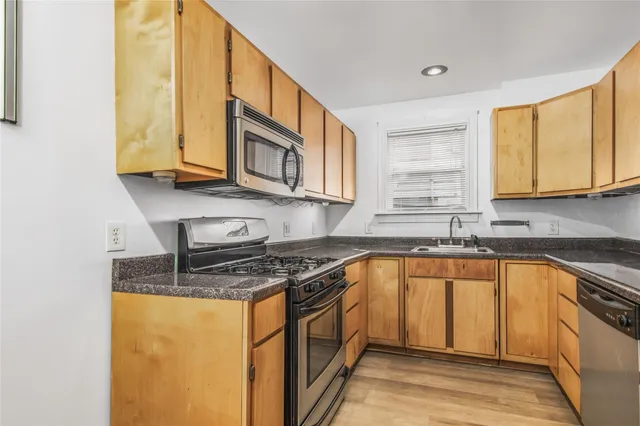 $1,250 | 1614 Ursuline Street, Galveston, TX 77550